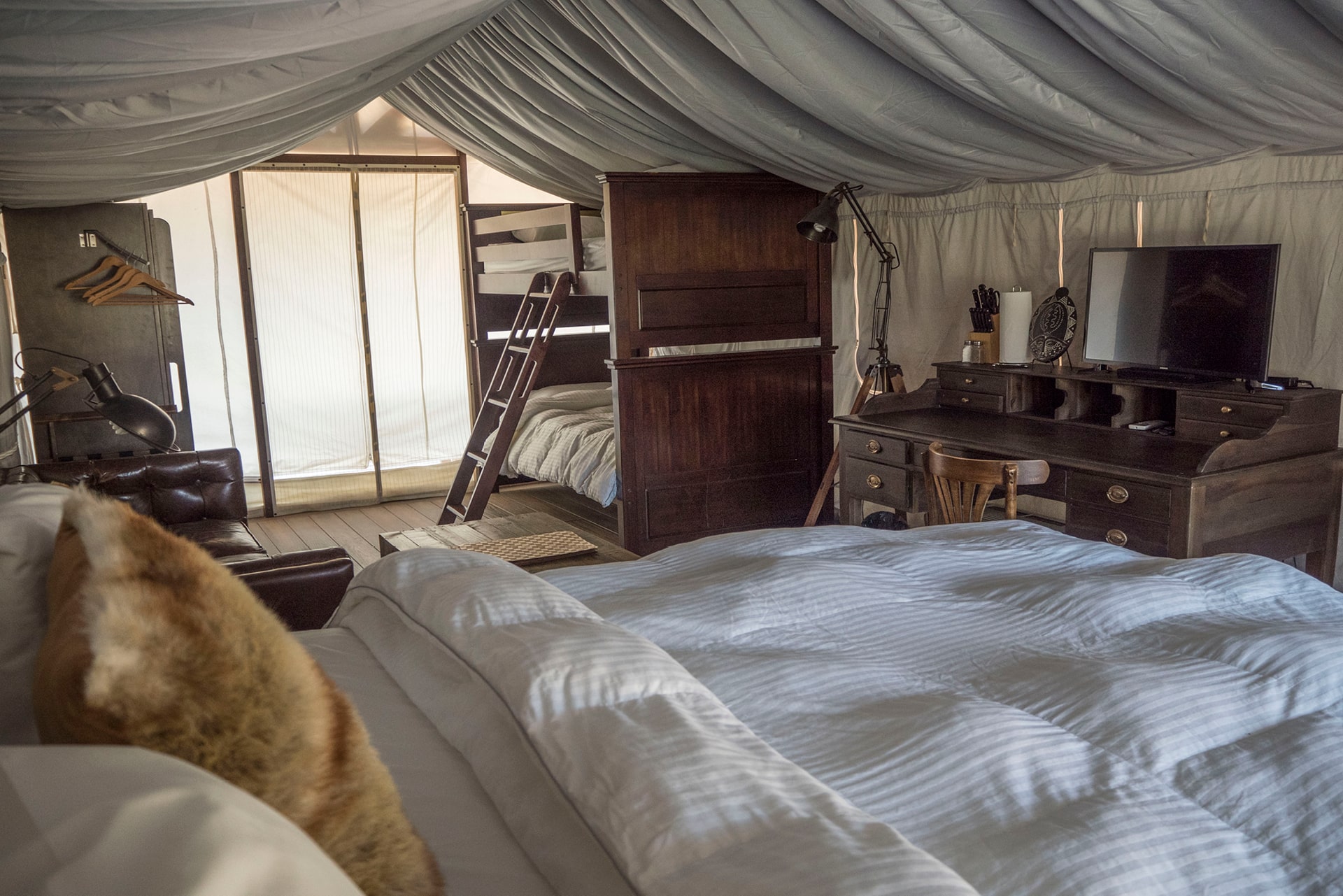 FF-safari-tent-king-bunks-interior_00-min