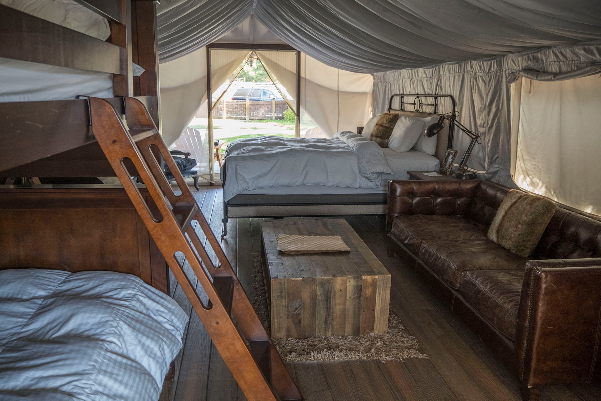 FF-safari-tent-king-bunks-interior_002-min