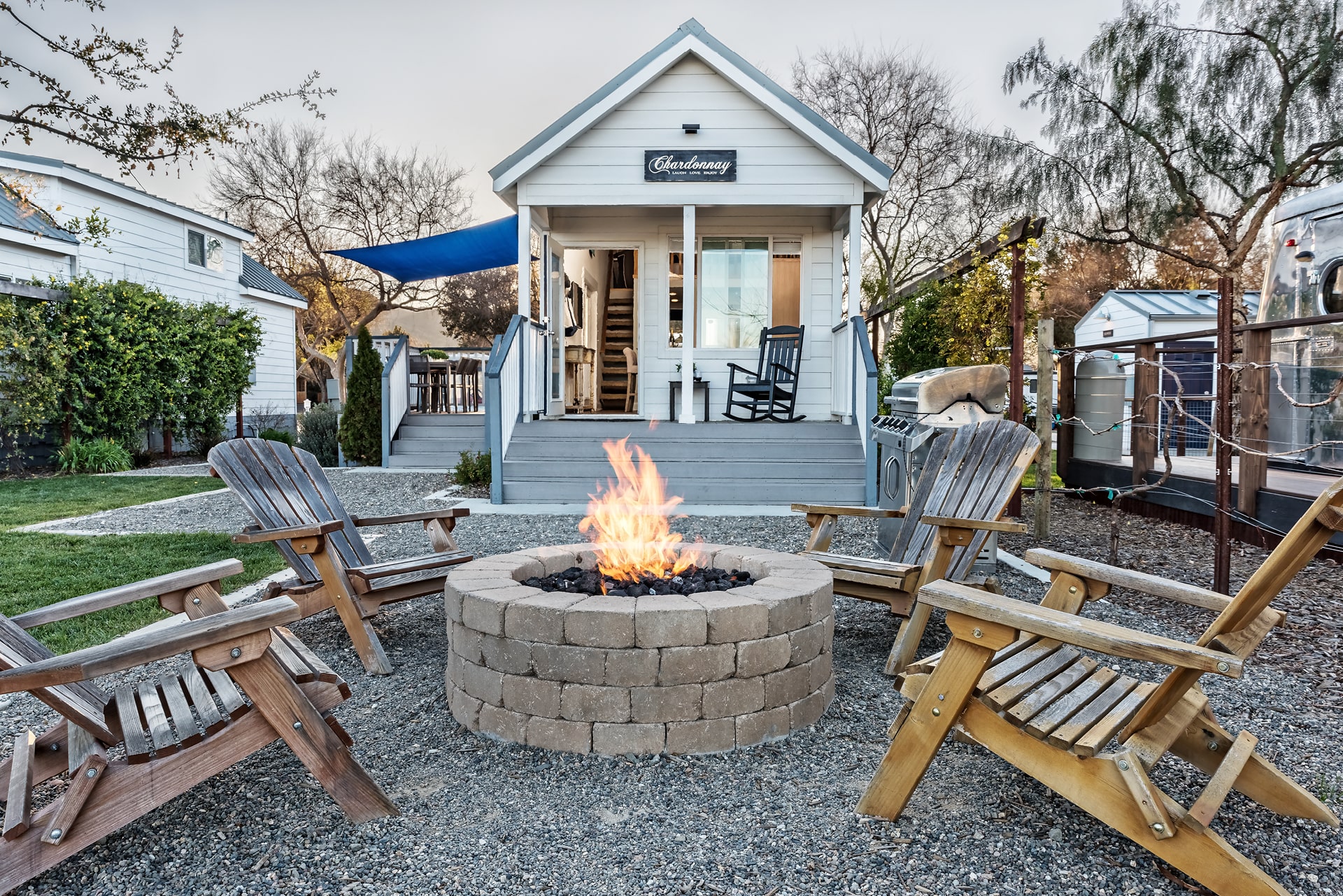 FF_WineCottagew_Loft_Firepit_004-min