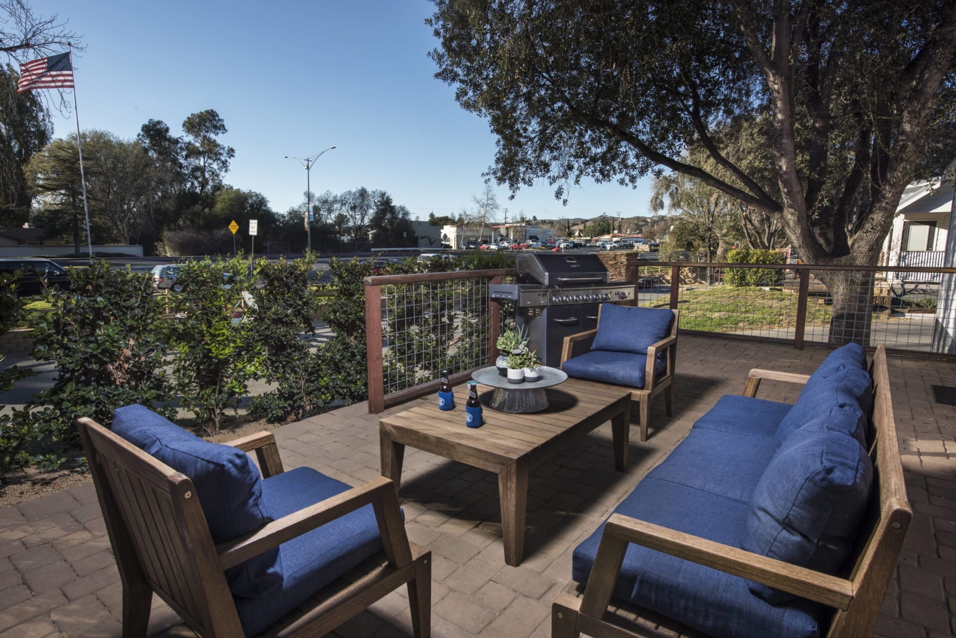 flying-flags-buellton-ca-93427-Brewhaus-outdoor-patio-view-min